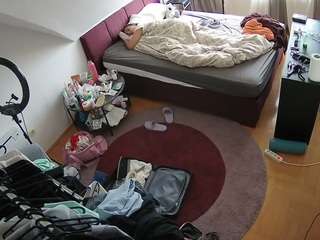 voyeurcam-julmodels-whitebed-1