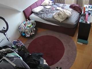 voyeurcam-julmodels-whitebed-1 webcam