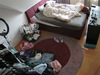 voyeurcam-julmodels-whitebed-1