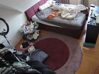 voyeurcam-julmodels-whitebed-1
