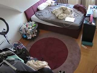 voyeurcam-julmodels-whitebed-1