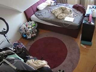 voyeurcam-julmodels-whitebed-1