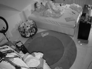 voyeurcam-julmodels-whitebed-1
