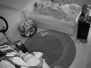 voyeurcam-julmodels-whitebed-1