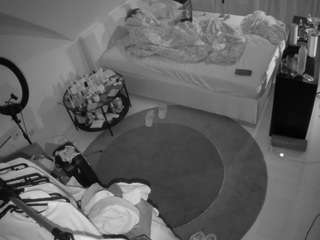 voyeurcam-julmodels-whitebed-1's CamSoda show and profile