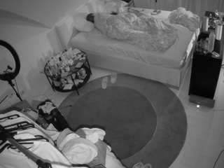 voyeurcam-julmodels-whitebed-1