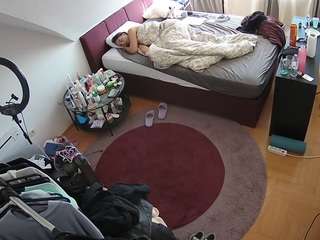 voyeurcam-julmodels-whitebed-1