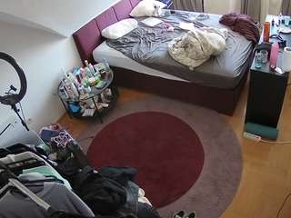 voyeurcam-julmodels-whitebed-1