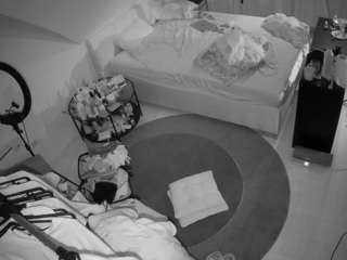 voyeurcam-julmodels-whitebed-1 webcam