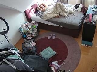 voyeurcam-julmodels-whitebed-1