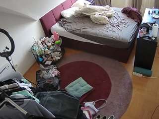 voyeurcam-julmodels-whitebed-1