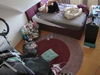 voyeurcam-julmodels-whitebed-1