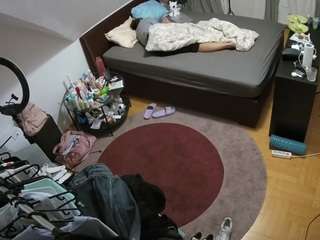 voyeurcam-julmodels-whitebed-1