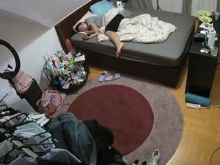 voyeurcam-julmodels-whitebed-1