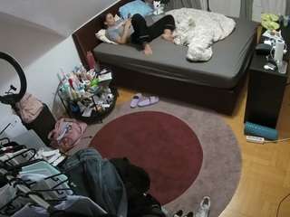 voyeurcam-julmodels-whitebed-1