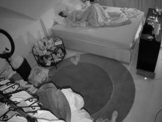 voyeurcam-julmodels-whitebed-1