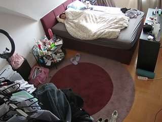 voyeurcam-julmodels-whitebed-1 webcam