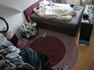 voyeurcam-julmodels-whitebed-1