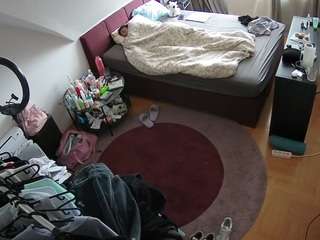 voyeurcam-julmodels-whitebed-1