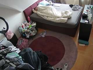voyeurcam-julmodels-whitebed-1