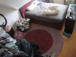 voyeurcam-julmodels-whitebed-1 webcam