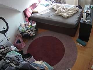 voyeurcam-julmodels-whitebed-1