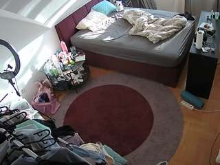 voyeurcam-julmodels-whitebed-1 webcam
