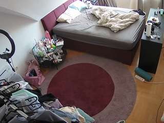 voyeurcam-julmodels-whitebed-1