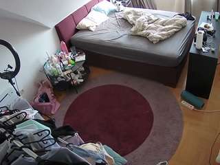 voyeurcam-julmodels-whitebed-1