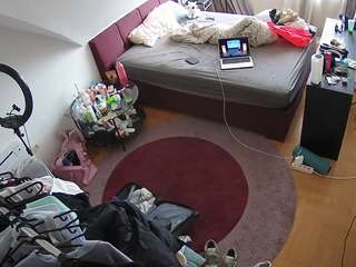 voyeurcam-julmodels-whitebed-1 webcam