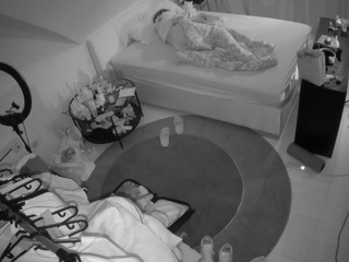 voyeurcam-julmodels-whitebed-1