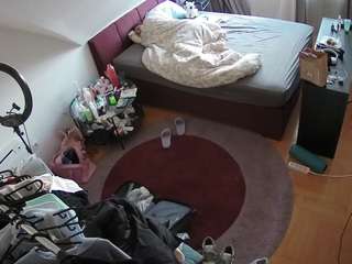 voyeurcam-julmodels-whitebed-1