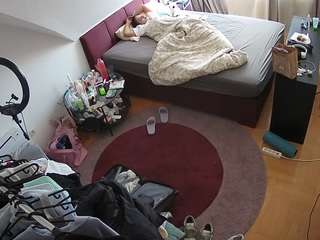 voyeurcam-julmodels-whitebed-1