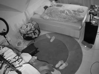 voyeurcam-julmodels-whitebed-1