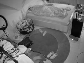 voyeurcam-julmodels-whitebed-1