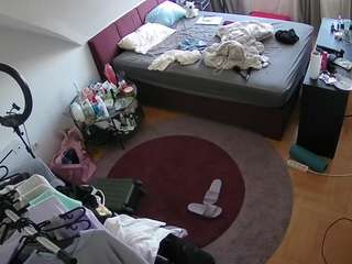 voyeurcam-julmodels-whitebed-1 webcam