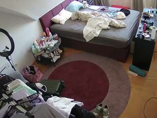 voyeurcam-julmodels-whitebed-1