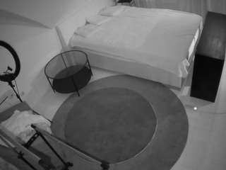 voyeurcam-julmodels-whitebed-1