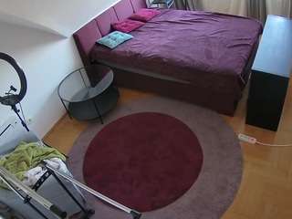 voyeurcam-julmodels-whitebed-1