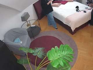 voyeurcam-julmodels-whitebed-1 webcam