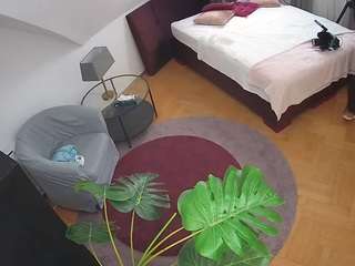 voyeurcam-julmodels-whitebed-1 webcam