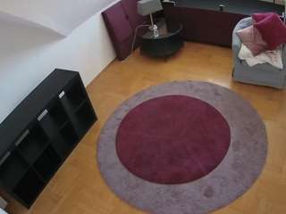 voyeurcam-julmodels-whitebed-1 webcam