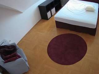voyeurcam-julmodels-whitebed-1 webcam