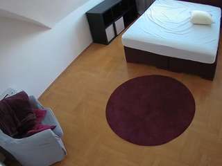 voyeurcam-julmodels-whitebed-1
