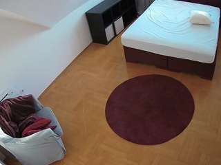voyeurcam-julmodels-whitebed-1