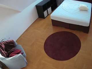 voyeurcam-julmodels-whitebed-1