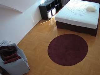 voyeurcam-julmodels-whitebed-1