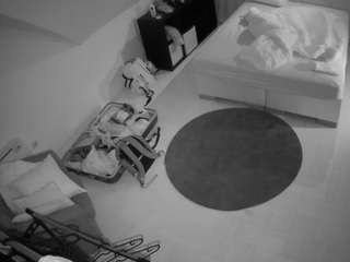 voyeurcam-julmodels-whitebed-1