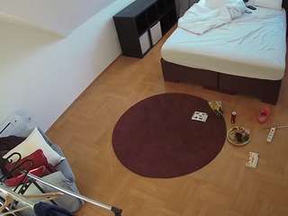le modèle voyeurcam-julmodels-whitebed-1 est en webcam porno dans un show sur le site camsoda, il possède les tags suivants: average,black hair,flash,hidden,hidden cam,julmodels-house,no drinking,no smoking,pov,sex,sexwebcam,voyeur,hd