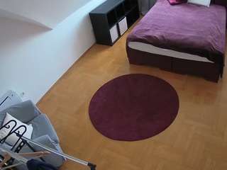 voyeurcam-julmodels-whitebed-1